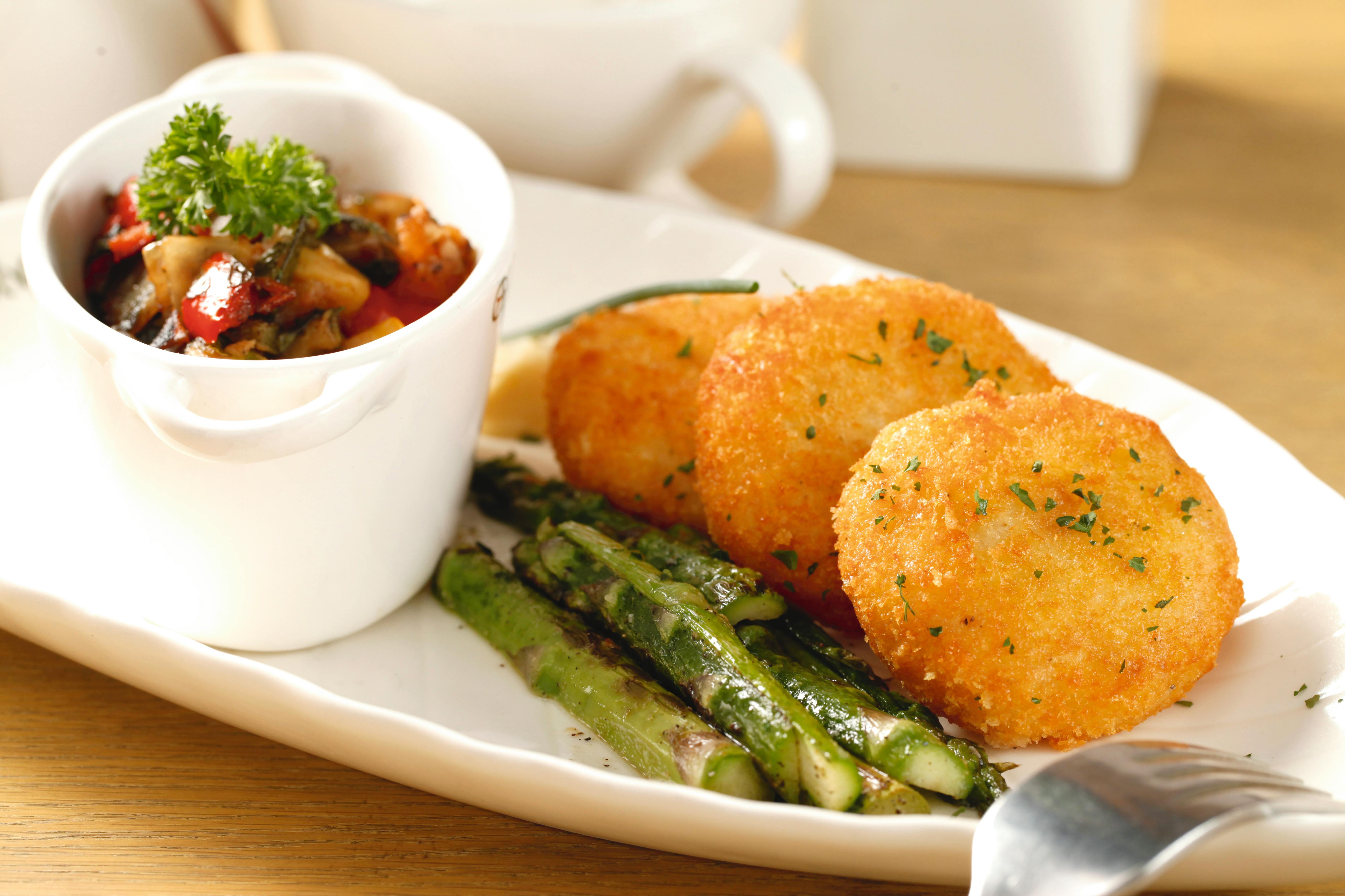 Bayrische Traditionsküche: Weißwurst, Brezel und Weißbier